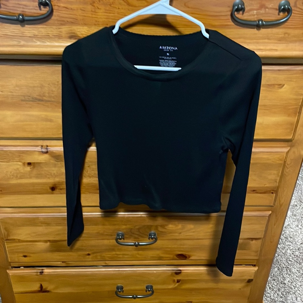 Black lined long sleeve crop